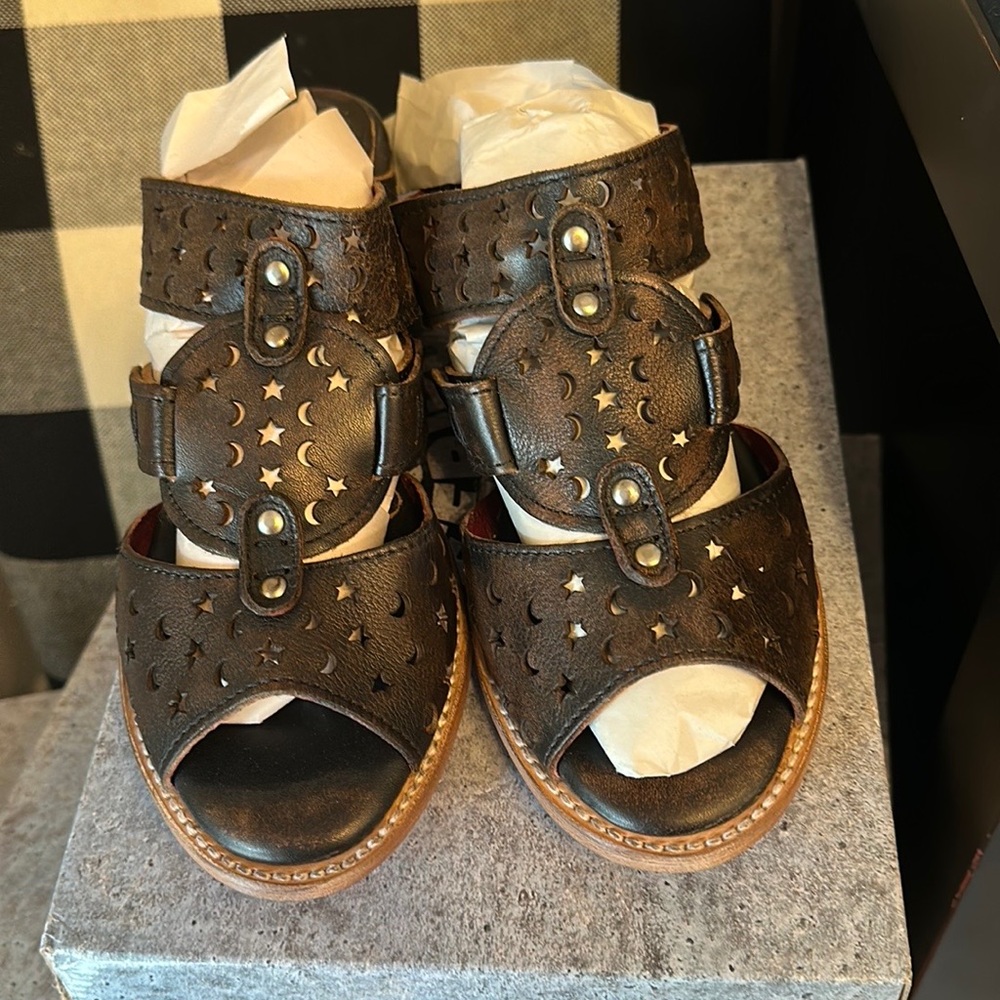 FreeBird, BEAUTIFUL Moonstar sandals, size 11 Black 🔥🔥🔥